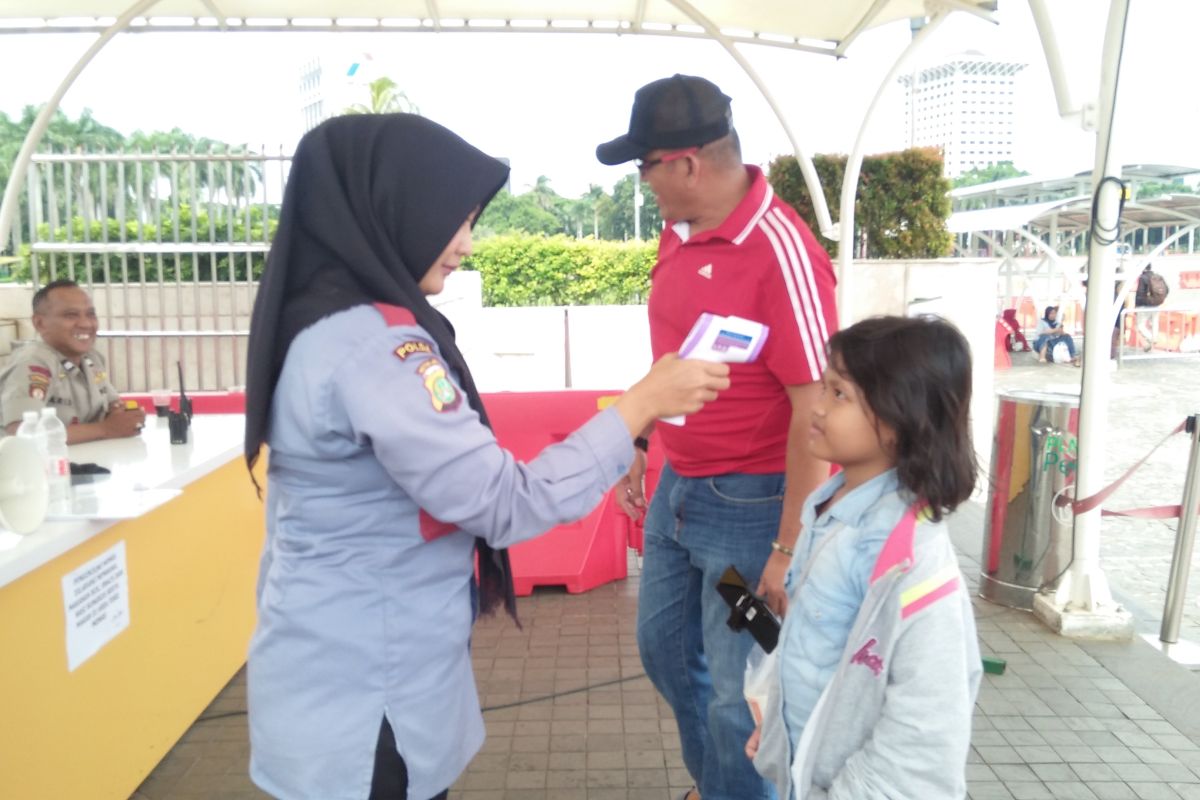 Monas Jakarta tetap ramai dikunjungi meski sedang siaga Corona