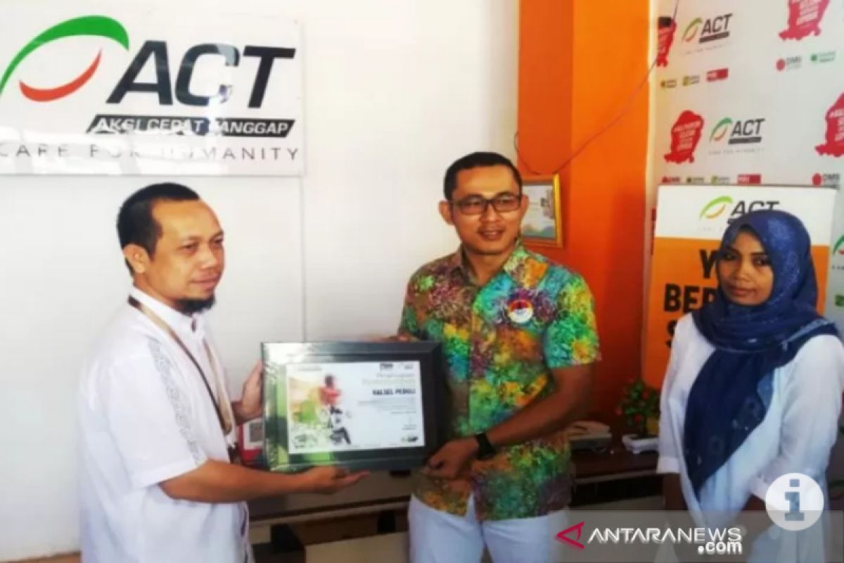 Komunitas Kalsel Peduli berikan bantuan kepada warga Pulau Sebuku