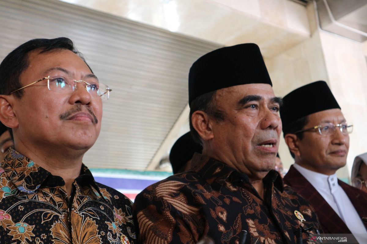 Menteri Agama : hilangkan sementara kebiasaan salaman tangan atau "cipika-cipiki"