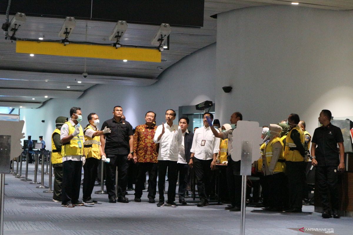 Presiden Jokowi pimpin  satgas penanggulangan COVID-19