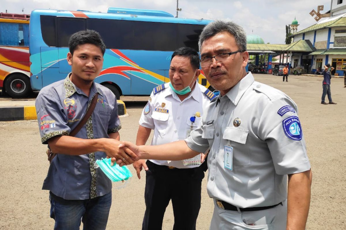 Jasa Raharja Lampung lakukan pemeriksaan kesehatan gratis di Terminal Rajabasa antisipasi COVID-19