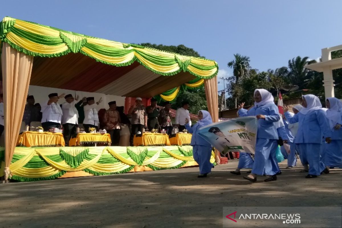 Bupati Tapsel sambut kafilah pawai taaruf MTQN ke 52