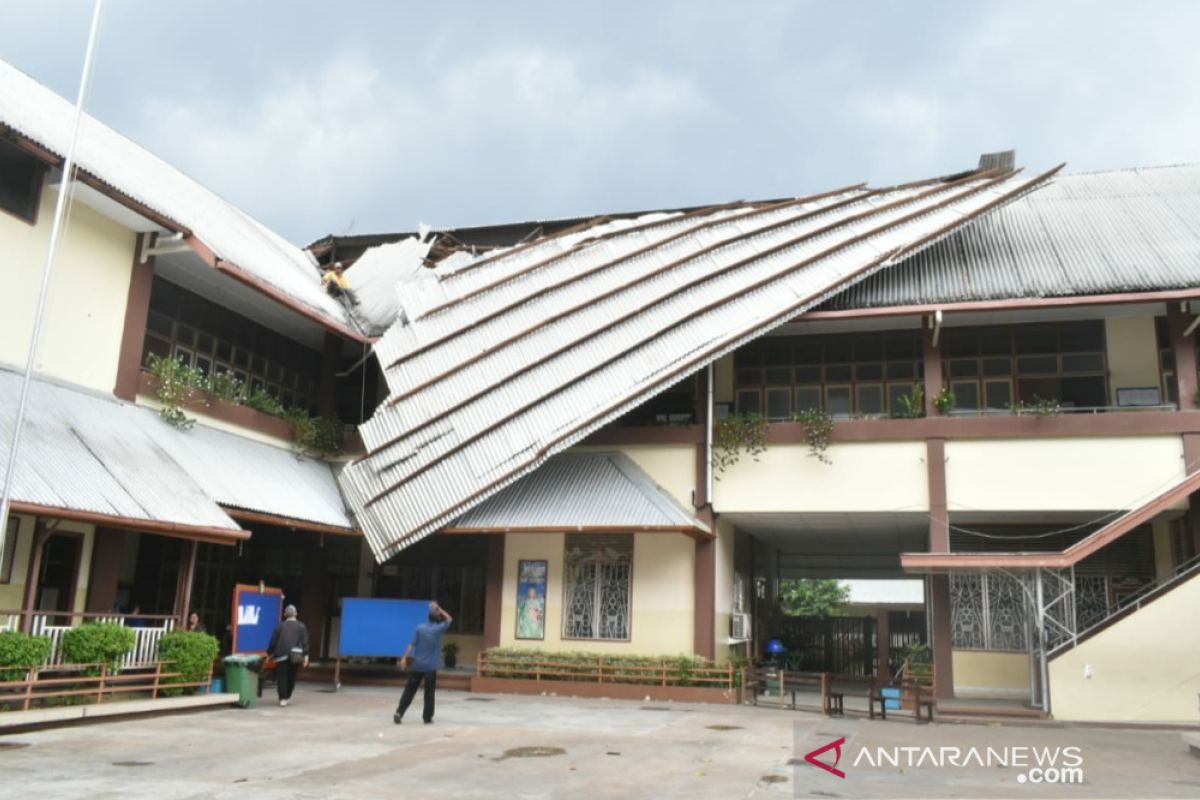 BMKG Supadio: Pontianak sempat dilanda angin kencang disertai hujan deras