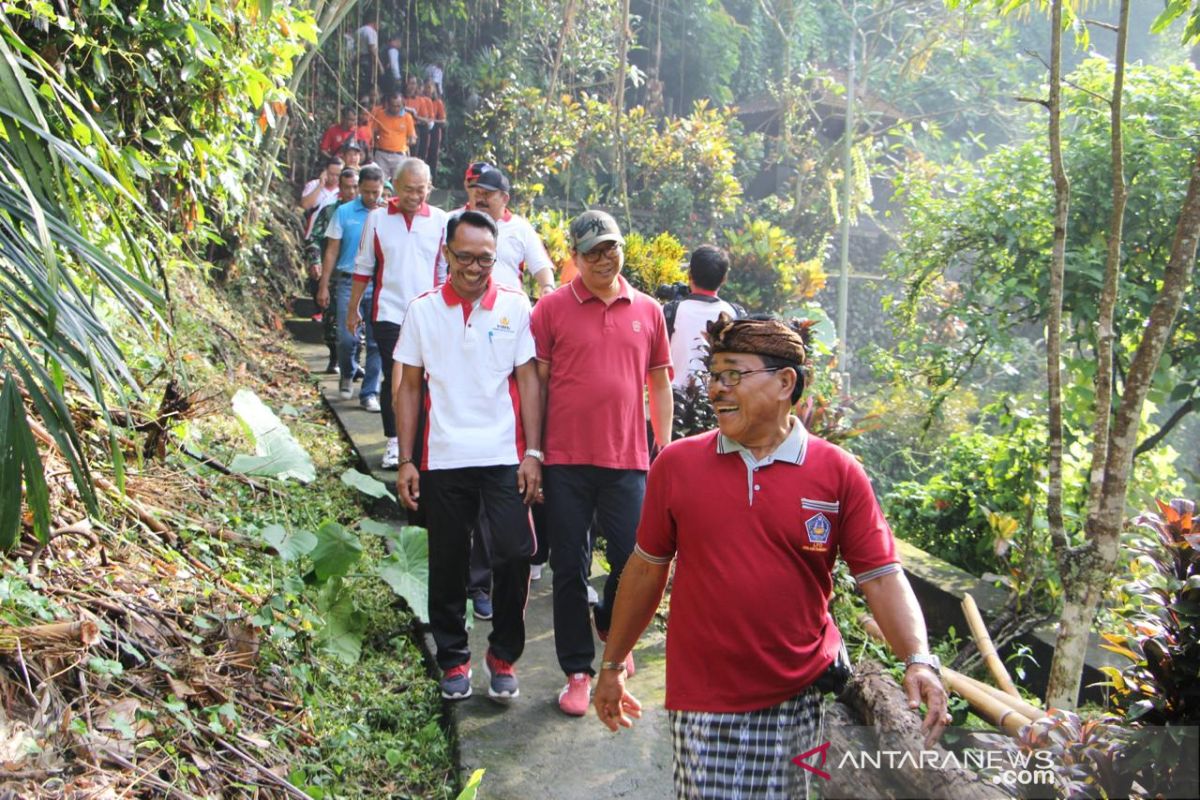 Warga Badung lakukan penghijauan untuk konservasi sumber mata air di Mengwi