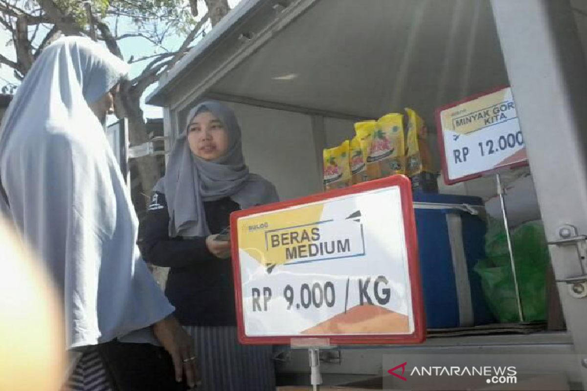 Stabilisasi harga, Bulog gelontorkan stok beras-gula di lima pasar DKI