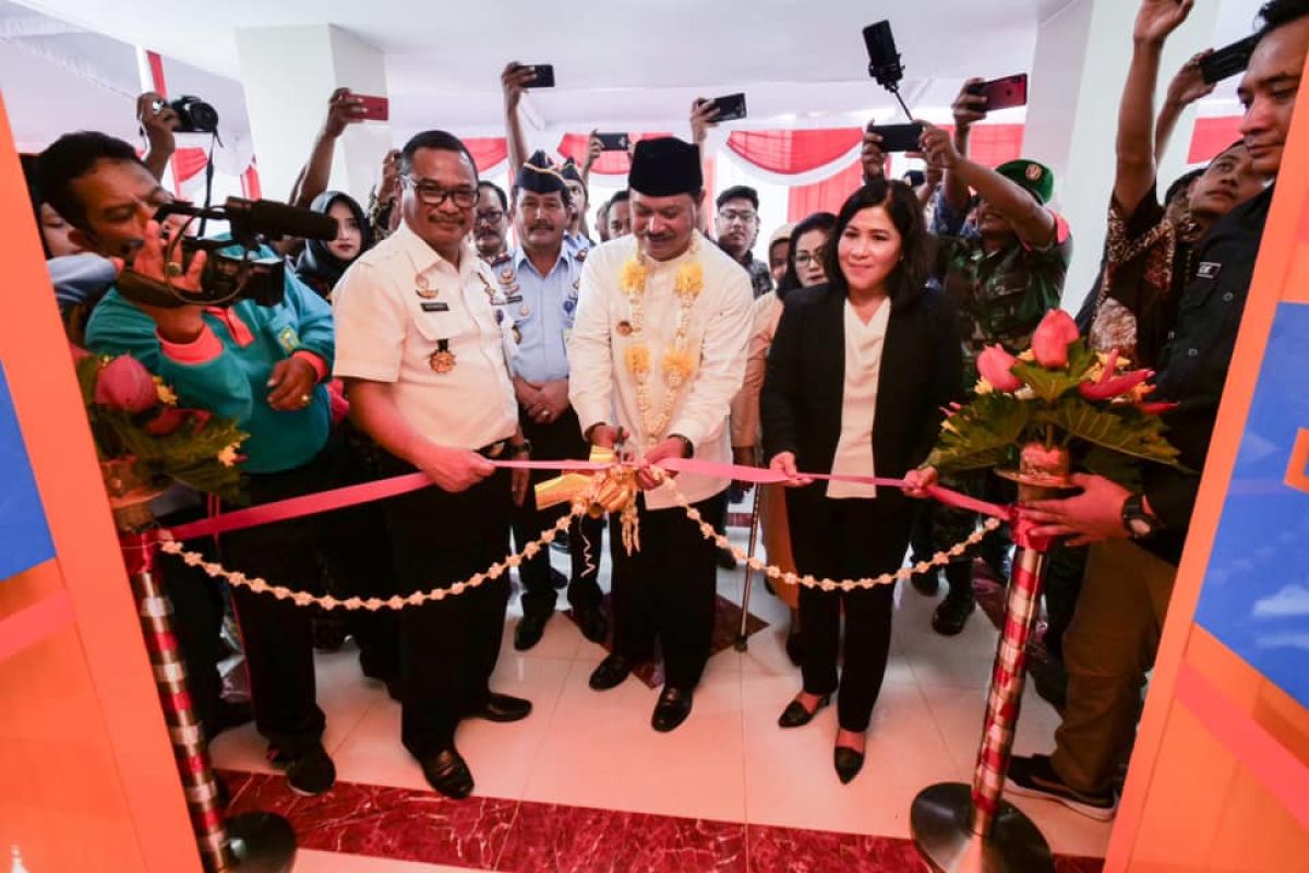 Kakanwil Kemenkumham Jatim resmikan gedung layanan publik di Lapas Madiun