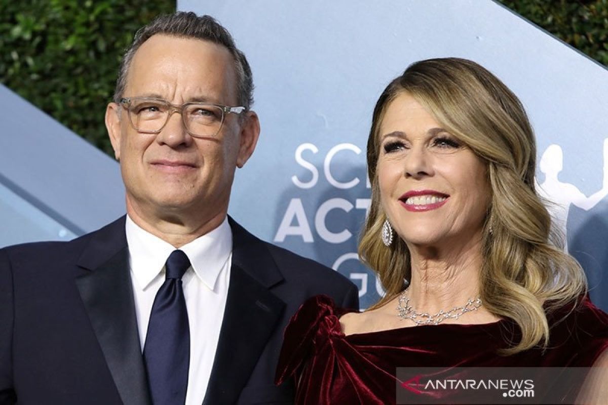 Tom Hanks dan Rita Wilson mengisolasi diri di rumah sewaan