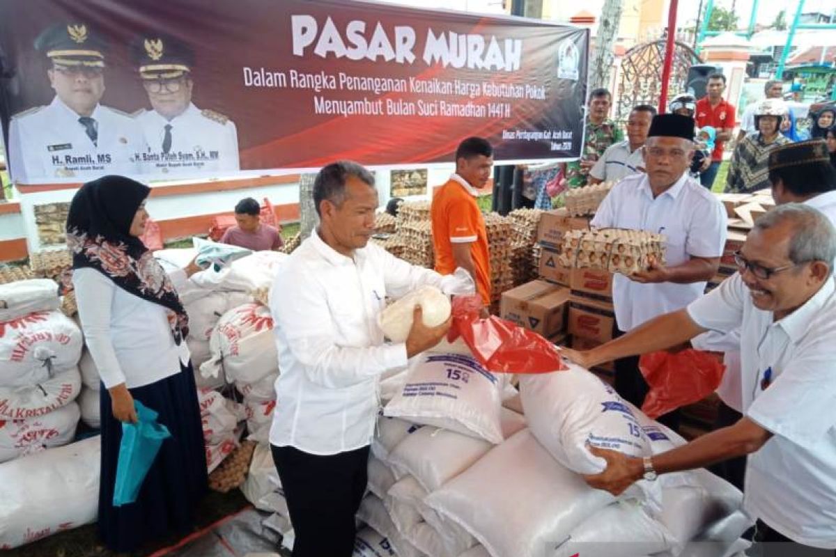 Pemkab Aceh Barat gelar pasar murah di 12 titik cegah kenaikan harga