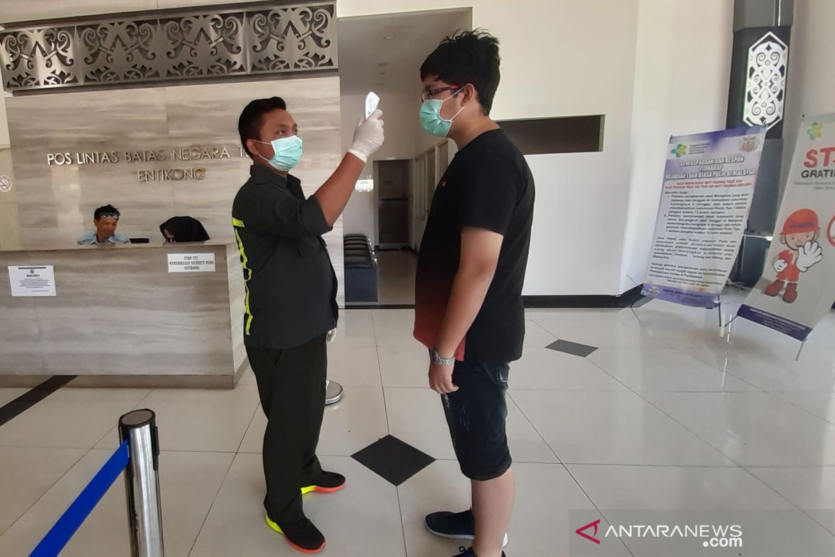 Cegah COVID-19, Kalbar tutup perlintasan darat perbatasan dengan Serawak Malaysia