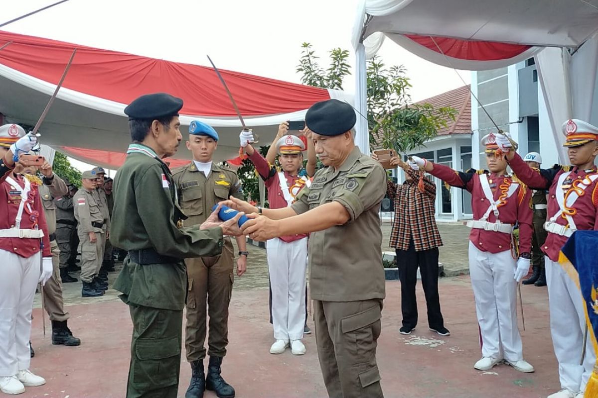 Wali Kota Baubau dianugerahi Lencana Bintang Astha Hannas Madya