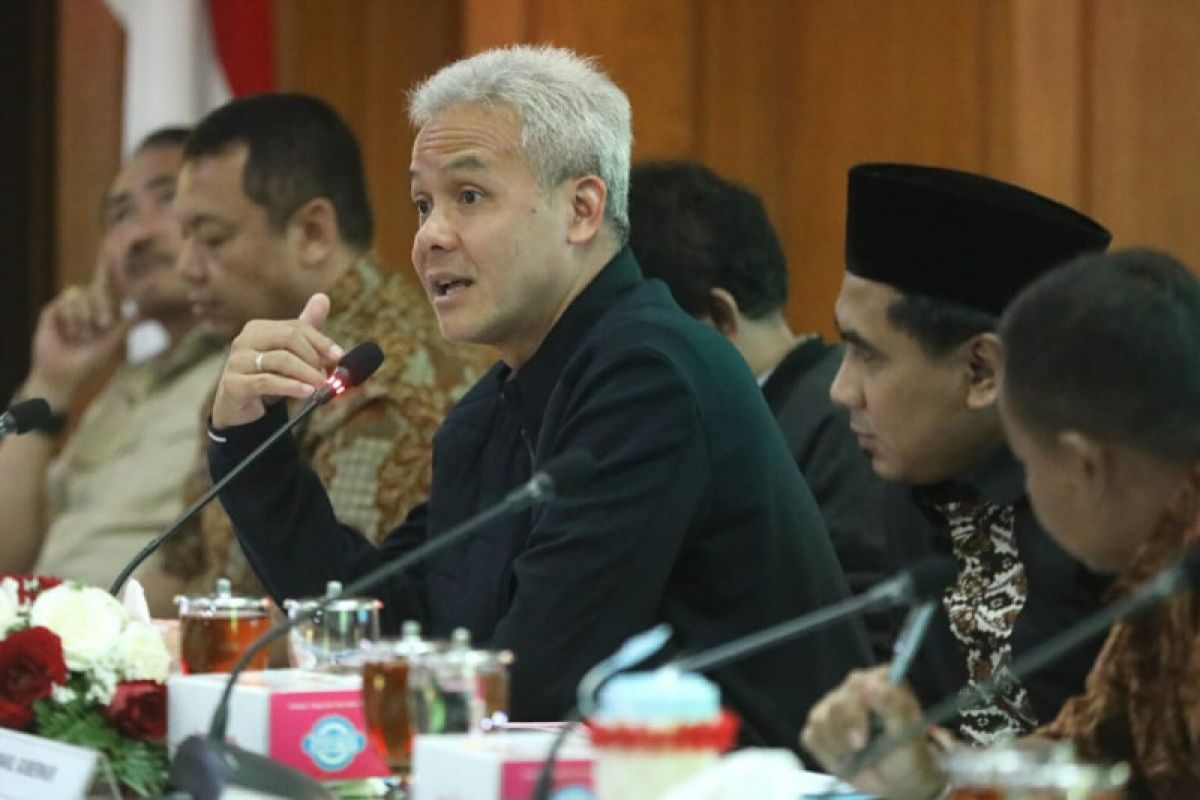 Ganjar Pranowo meliburkan dua minggu sekolah se-Jateng antisipasi COVID-19