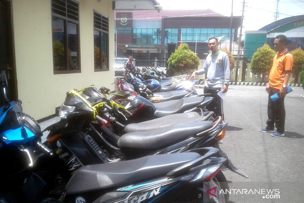 Petugas amankan 16 sepeda motor tidak bersurat
