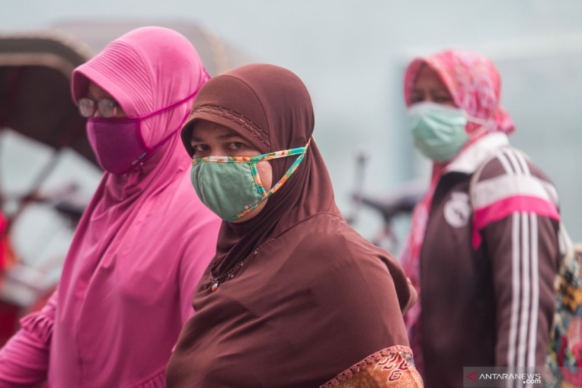 Melawan virus corona dari rumah