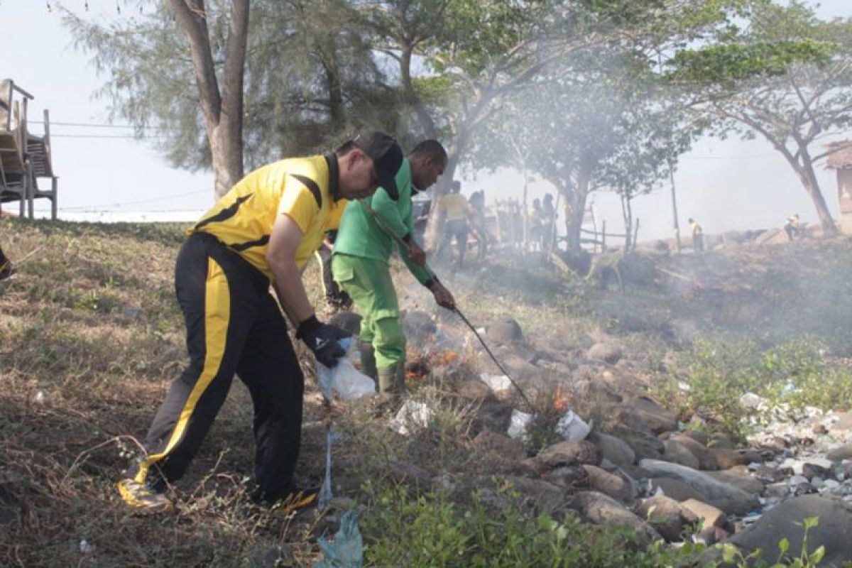 Antisipasi corona, Polres Lhokseumawe gotong royong tempat rawan penyakit