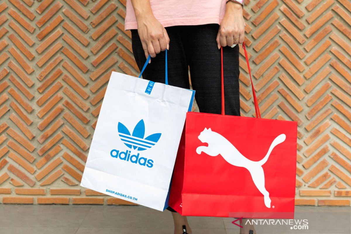 Saham Jerman balik menguat 0,18 persen, namun saham Adidas anjlok