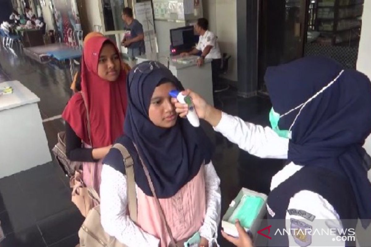 PT Kereta Api Indonesia Madiun  larang calon penumpang diduga COVID-19 naik kereta