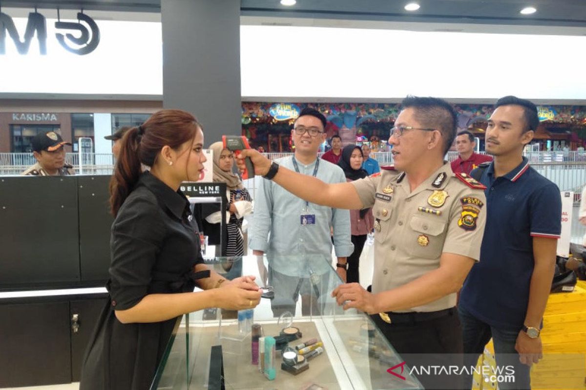 Polres OKU periksa pengunjung Citi Mall Baturaja antisipasi Corona