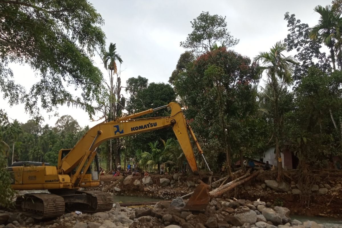 Pemkab Agam bangun dua jembatan darurat permudah akses warga