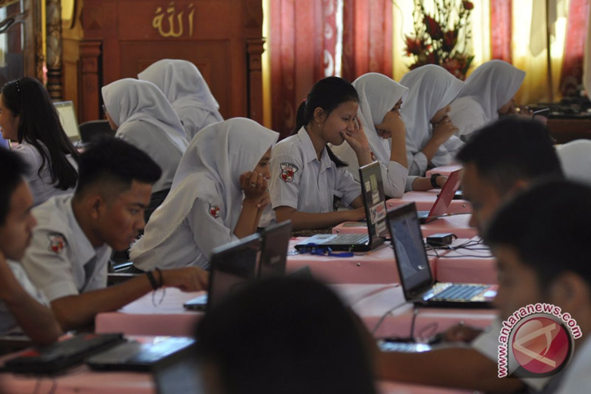 Sulawesi Utara liburkan SMA sederajat antisipasi penularan  COVID -19
