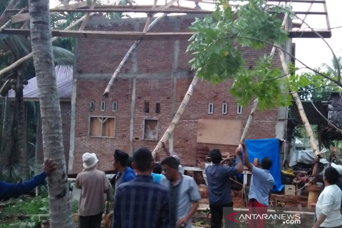 Sepuluh rumah di Lhokseumawe rusak diterjang angin puting beliung