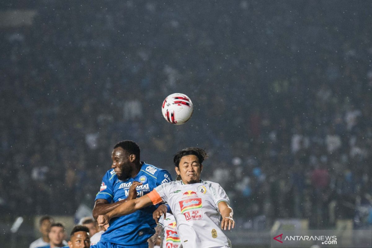 Persib ungguli PSS Sleman dalam babak pertama laga