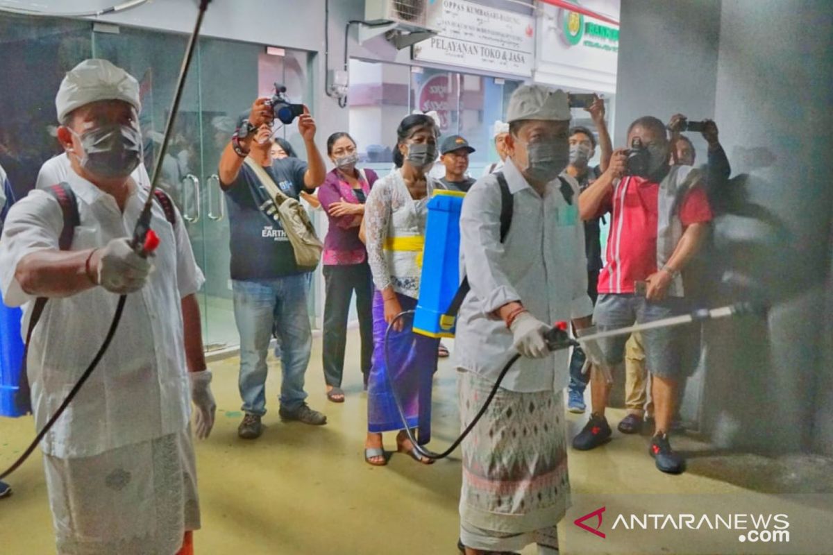 Pemkot Denpasar lakukan penyemprotan desinfektan di pusat keramaian