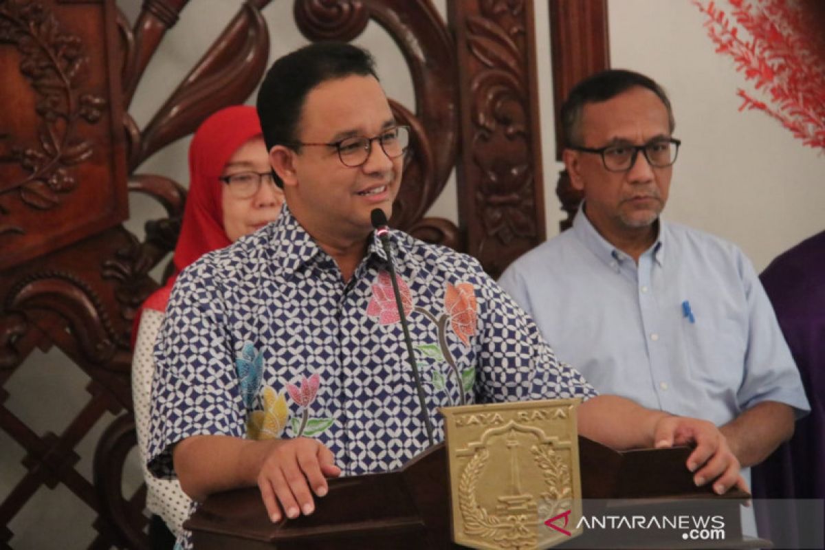 Anies minta warga Jakarta menunda resepsi pernikahan