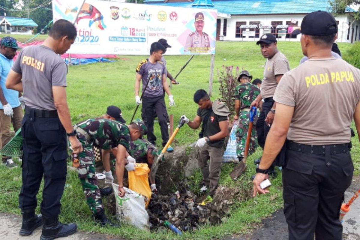 Polres Mamberamo Raya dan TNI gelar aksi bersih lingkungan cegah Corona