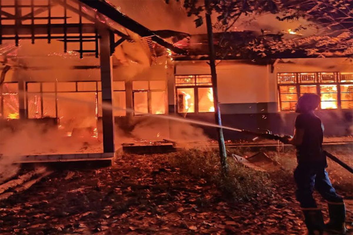 Gedung laboratorium THH milik UPR hangus terbakar