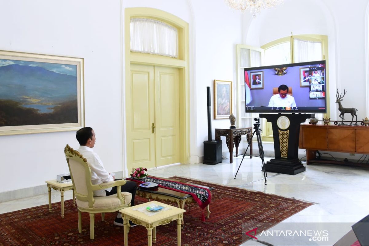 Presiden Jokowi tak bagikan paket sembako pada akhir pekan di Bogor