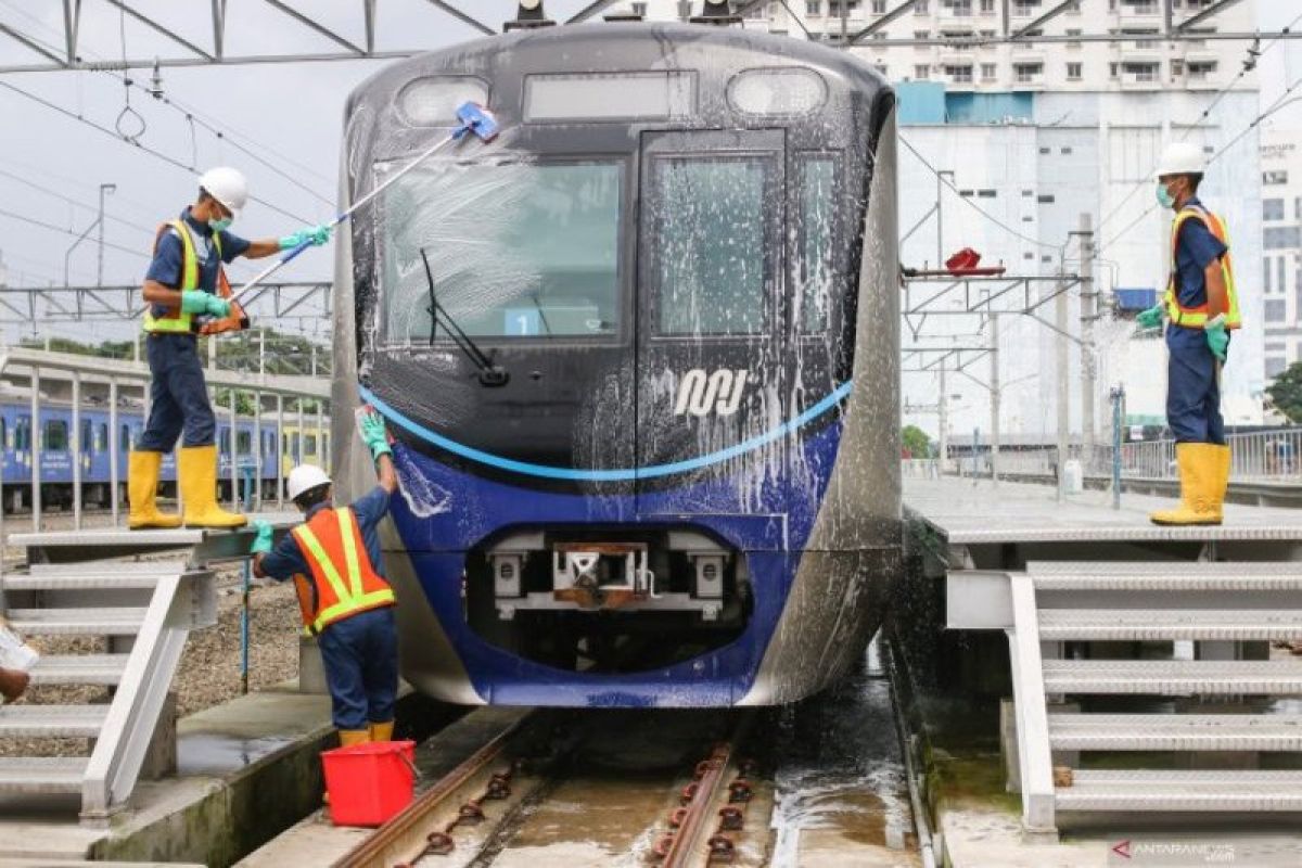 MRT lanjutkan pemeriksaan suhu dan larang masuk penumpang demam
