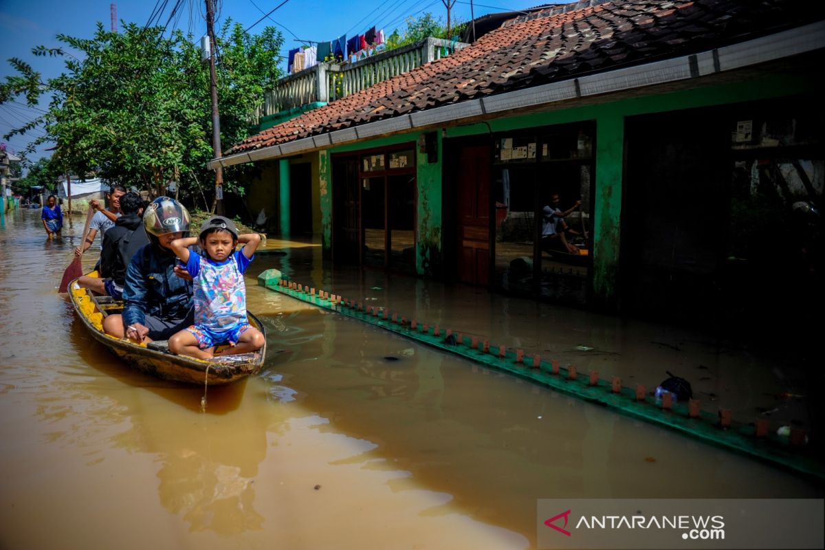 Banjir di wilayah Kabupaten Bandung mengakibatkan seorang warga tewas