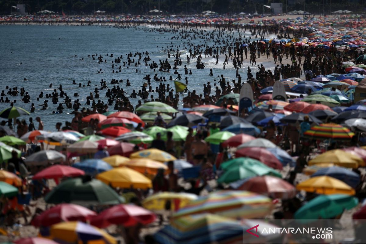 Pantai Rio de Janeiro dibuka kalau sudah ada vaksin COVID-19