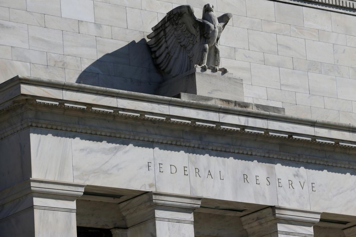 Dolar AS jatuh Selasa pagi, setelah Federal Reserve luncurkan langkah agresif dukung pasar