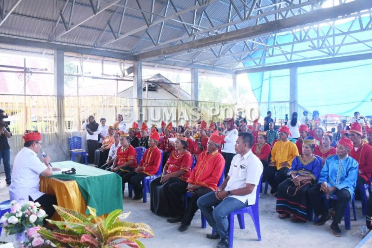 Bupati Poso apresiasi nikah massal dan canangkan "Kampung Alpukat"