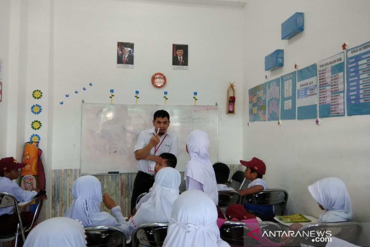 Sebagian sekolah di Makassar masih beraktivitas karena SE telat diterima