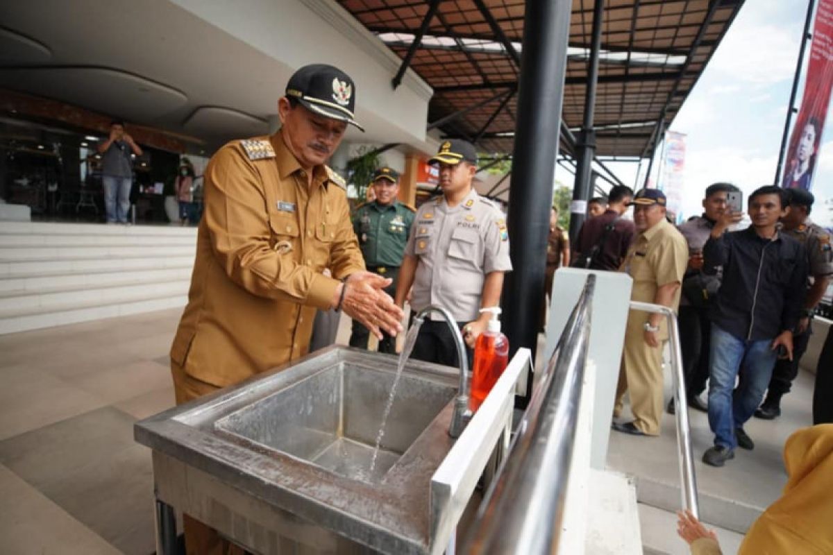 Wali Kota Madiun tinjau kesiapan fasum dalam cegah penyebaran corona