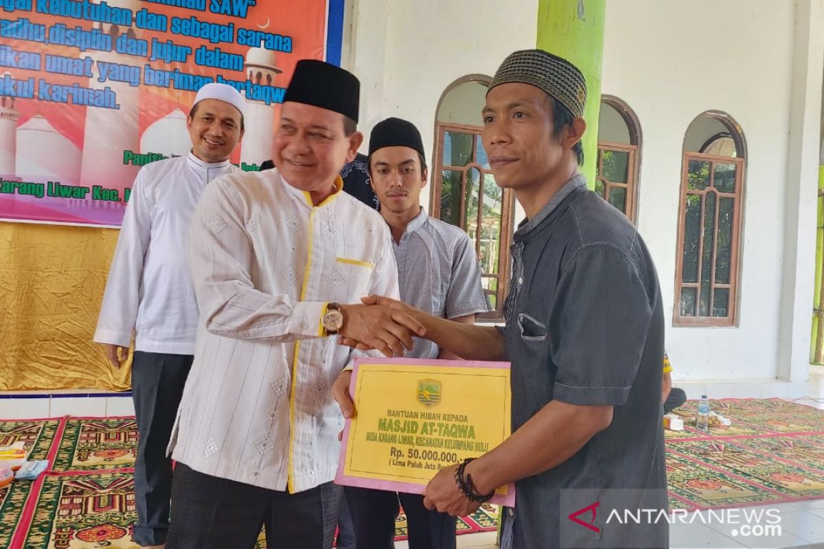 Warga non muslim membaur dalam peringatan Isra Miraj