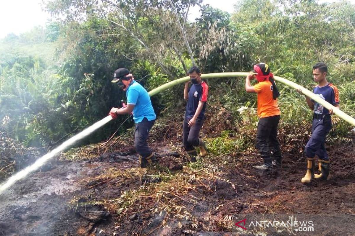 Puntung rokok diduga sebabkan lahan gambut terbakar di Aceh Barat