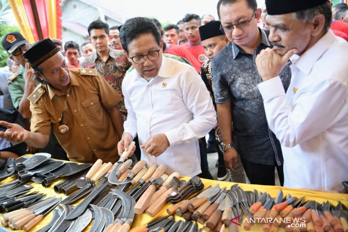 Mendes PDTT: Presiden Jokowi gelisah cangkul masih diimpor
