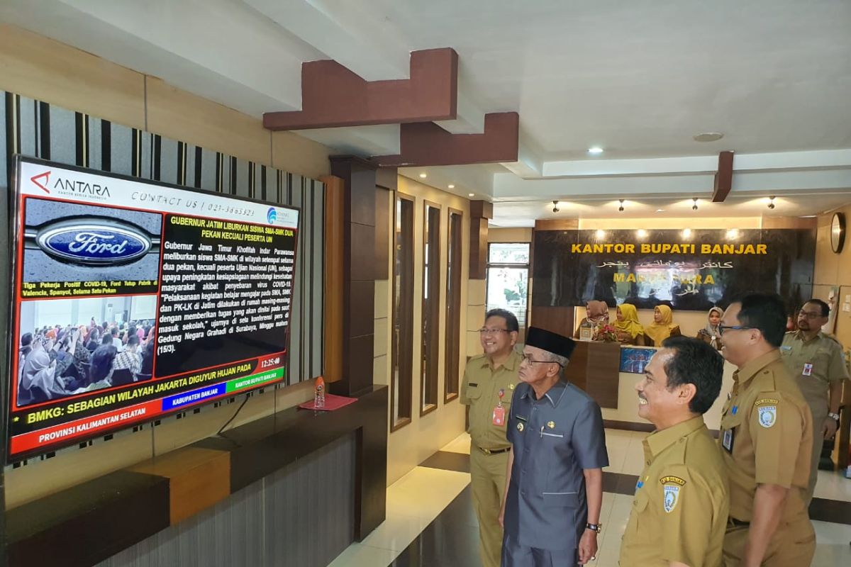 Pemkab Banjar pasang tiga display informasi di area publik