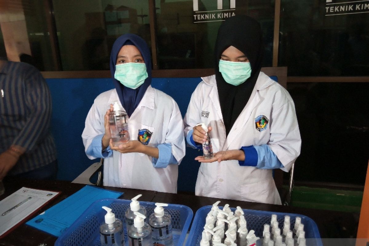 Sejumlah kampus di Makassar keluhkan kelangkaan bahan baku "hand sanitizer"