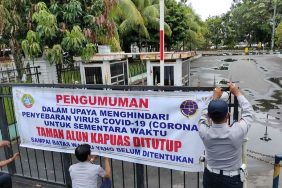 Taman Alun-alun Kapuas di kota Pontianak ditutup cegah COVID-19