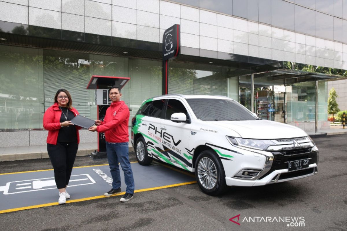 Mitsubishi Outlander PHEV jadi armada transportasi online ANTARA