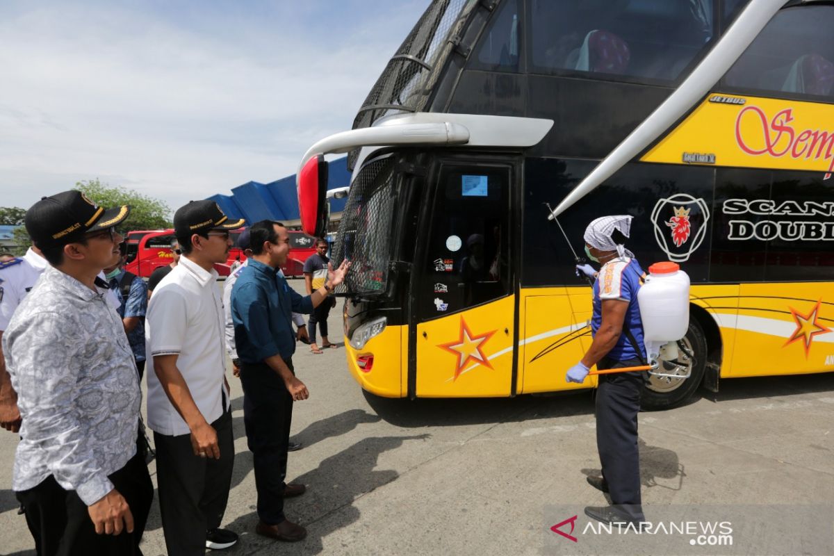 Penyemprotan Disinfektan Bus Antar Provinsi