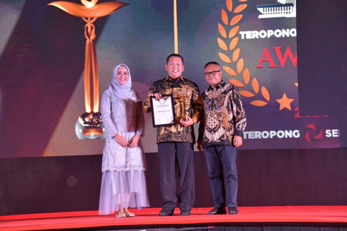 Ketua MPR raih penghargaan Parliament of The Year 2020