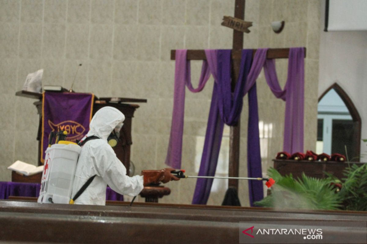 Keuskupan Agung Jakarta imbau penyemprotan disinfektan kawasan gereja