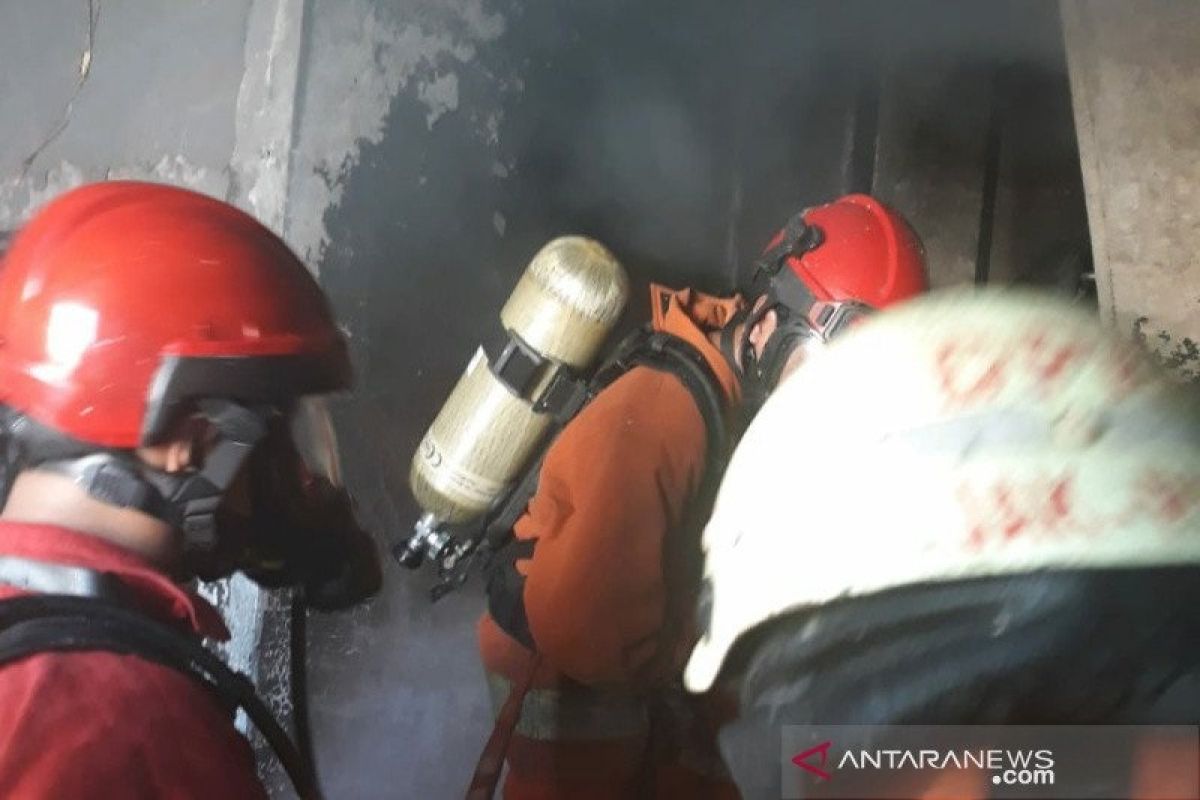 11 Unit mobil pemadam kebakaran dikerahkan atasi kebakaran ruko di Kebon Kacang