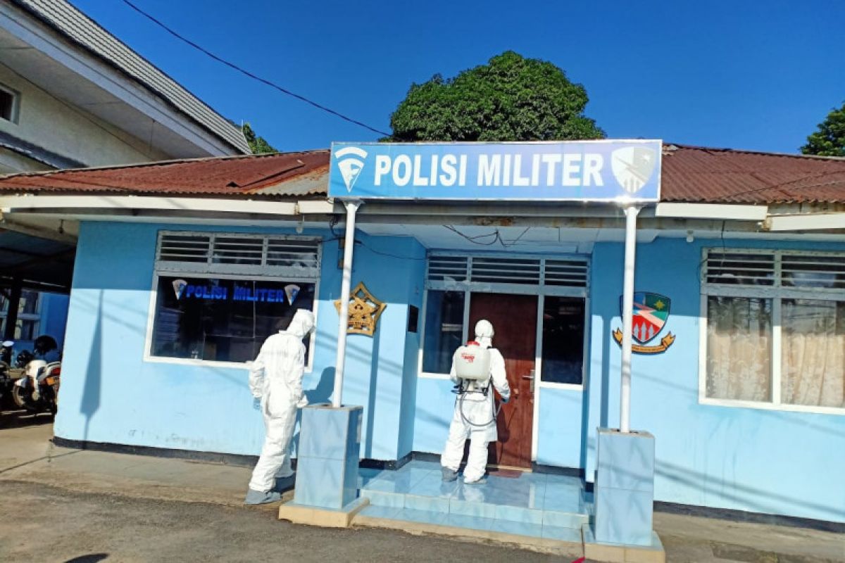 Lanud Sam Ratulangi lakukan penyemprotan disinfektan cegah COVID-19