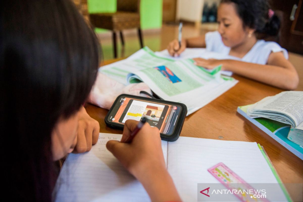 Kabupaten Bekasi kembali perpanjang masa siswa belajar di rumah